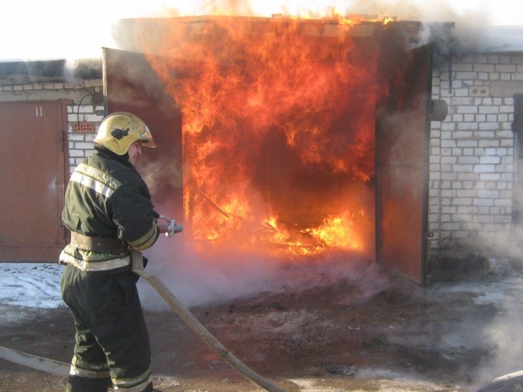 Пожарно-спасательные подразделения ликвидировали пожар в Кемском районе.